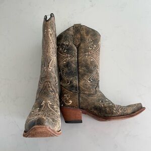 Brown and cream embroidered leather cowboy boots, lightly broken in. Size 8